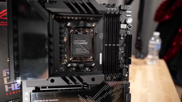 Asus rog crosshair x670e extreme motherboard 3