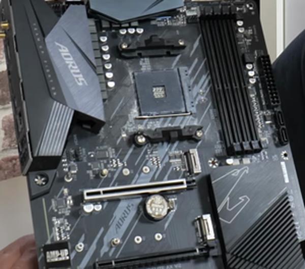 Gigabyte b550 aorus elite v2 motherboard internals