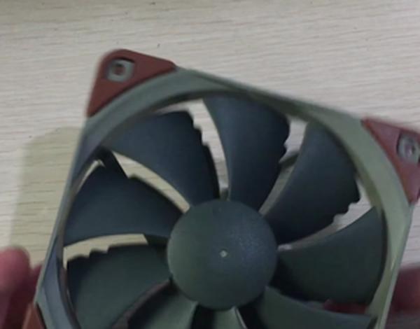 Noctua nf p12 redux 1700 pwm fan unboxed